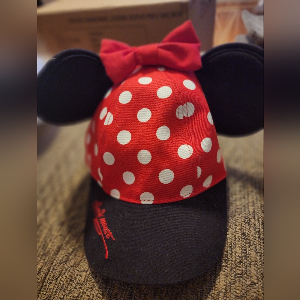 DISNEYLAND MInnie Mouse Ears cap in polka dots💖 NEW